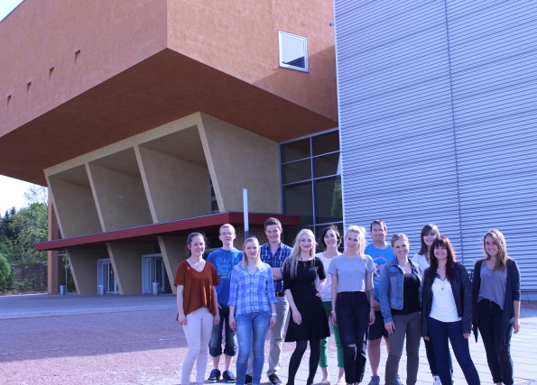 Foto: Natalie Pohle (TU Chemnitz) Uni-BotschafterInnen vor der Orangerie