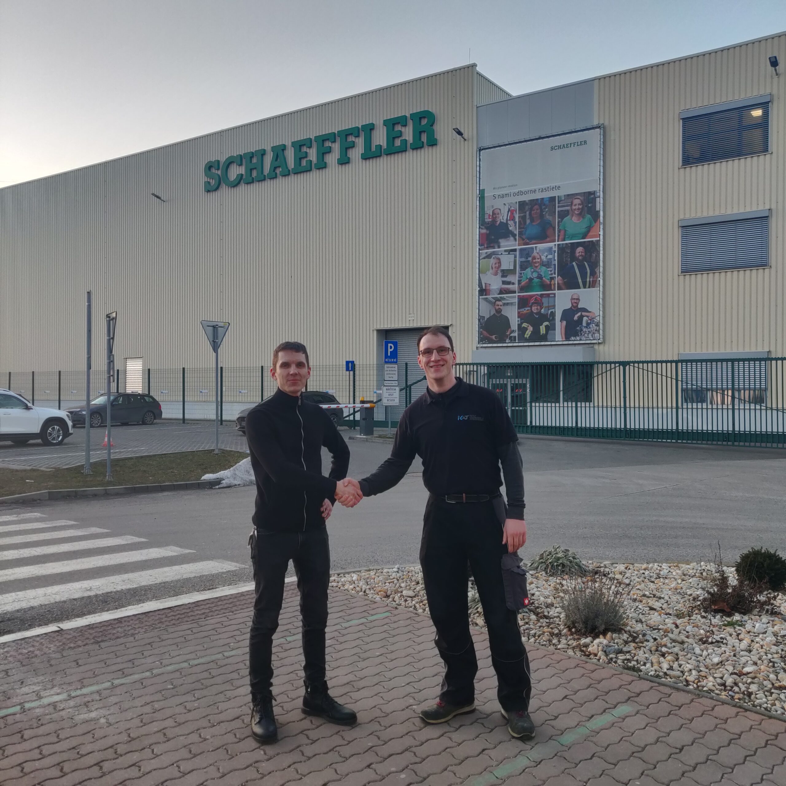 Technology boost from Slovakia: Schaeffler donates test rig for research